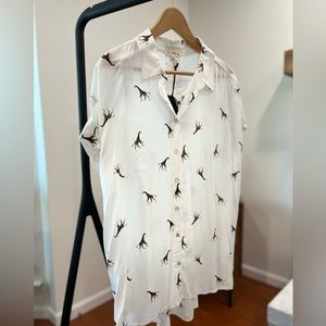 Short Sleeve Top with Giraffe Print